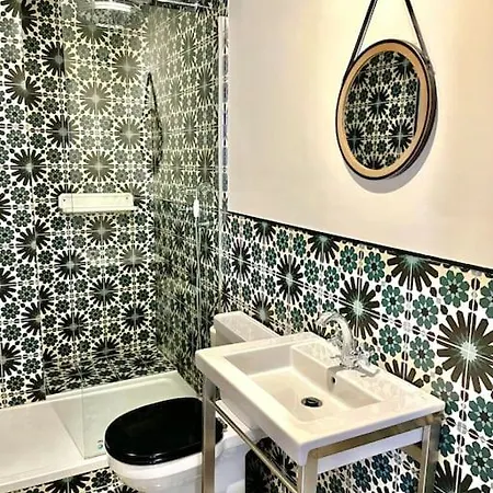 Huge Superb Duplex Old Town * 锡切斯