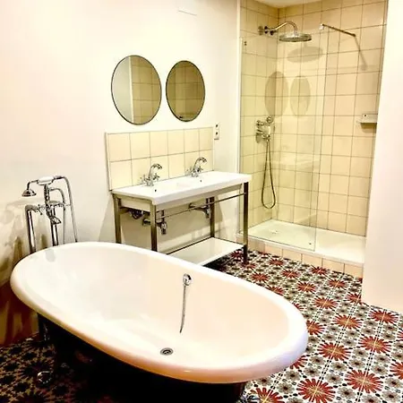Huge Superb Duplex Old Town 度假居