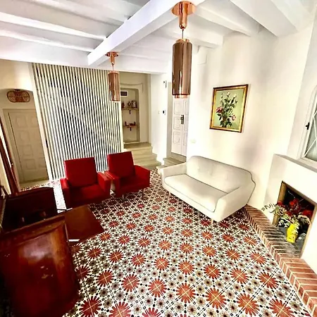 Huge Superb Duplex Old Town * 锡切斯